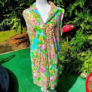 Super stretchy fun, beautiful colors dress with pockets